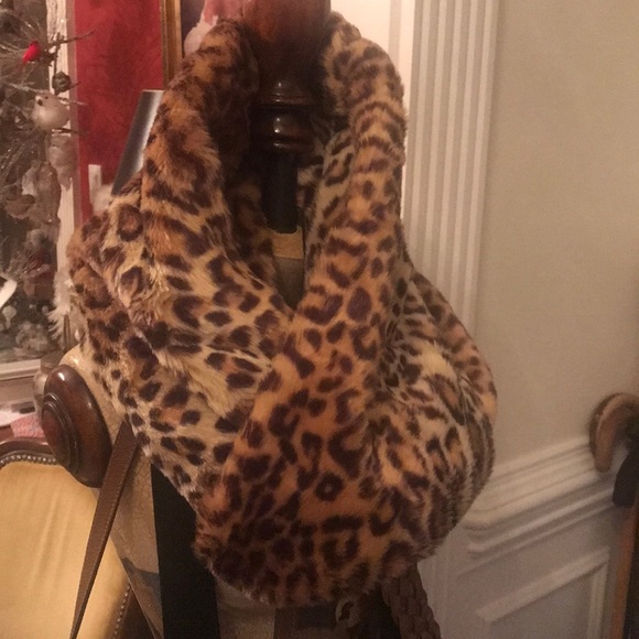 Gorgeous Faux Fur Circlette Scarf - Picture 1 of 4